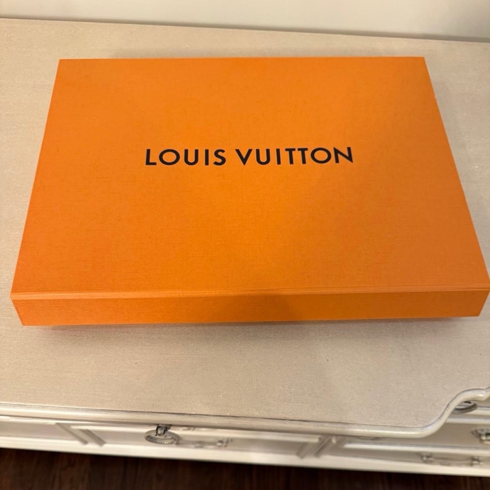 Louis Vuitton Pink and Gold Monogram Scarf - Picture 3 of 5